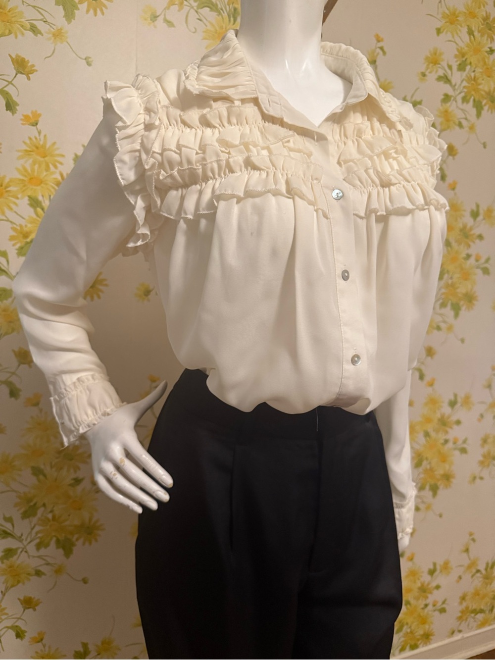 NWT Victorian Cream Ruffle Button-Front Blouse